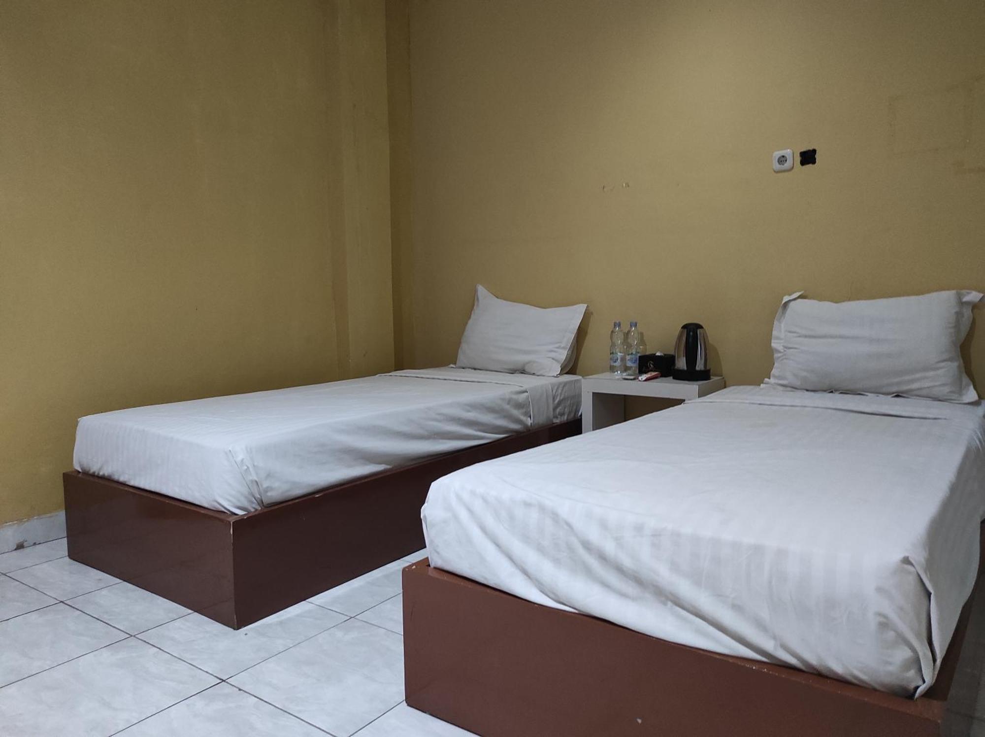 Oyo 93411 Syariah Hotel Tomborang Karema Exterior foto