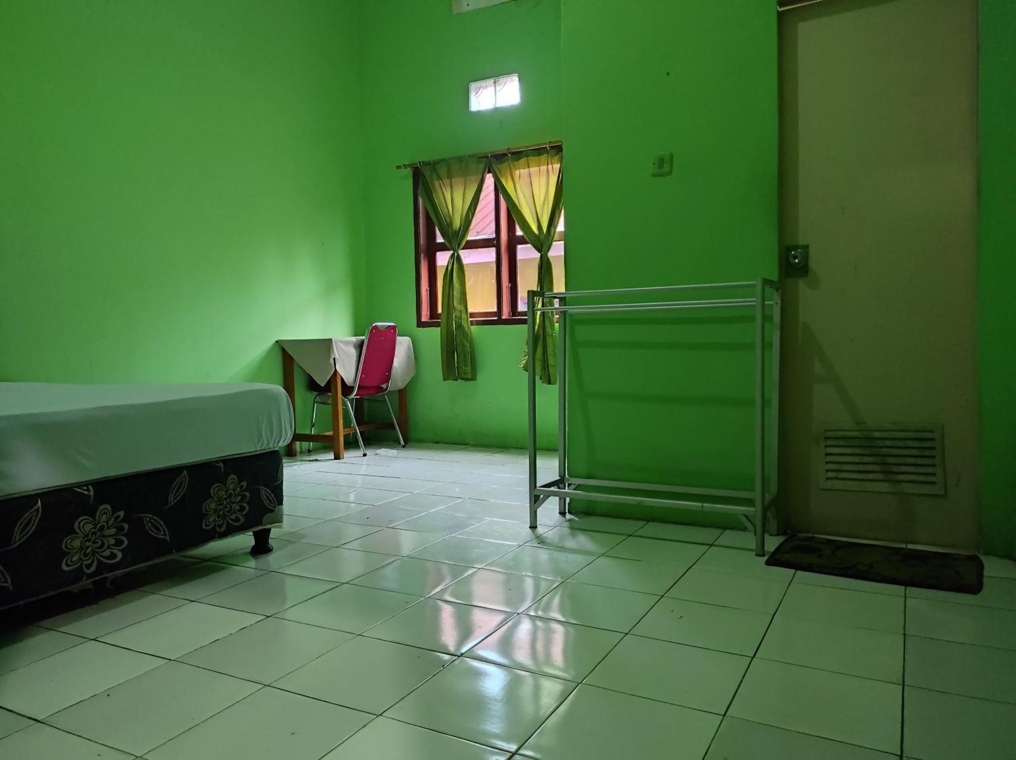 Oyo 93411 Syariah Hotel Tomborang Karema Exterior foto